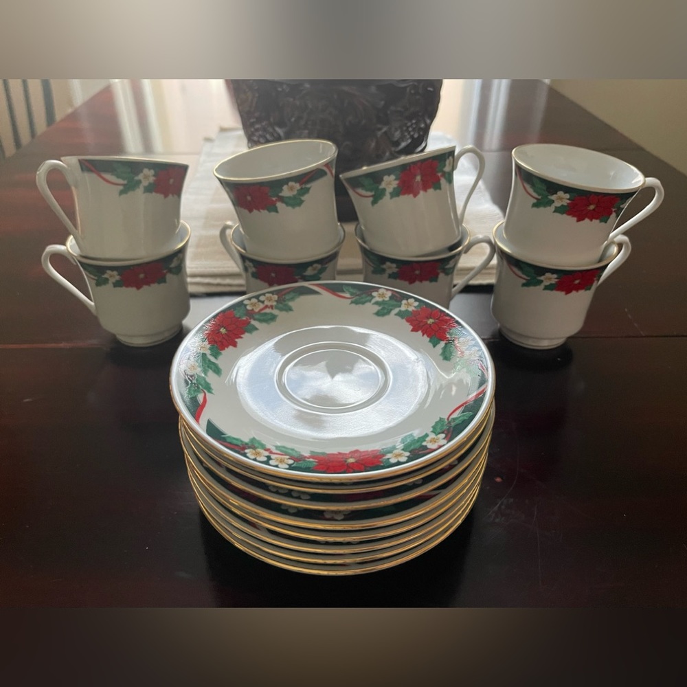 Fairfield Fine China Deck The Halls Set Of Eight Teacups & Saucers